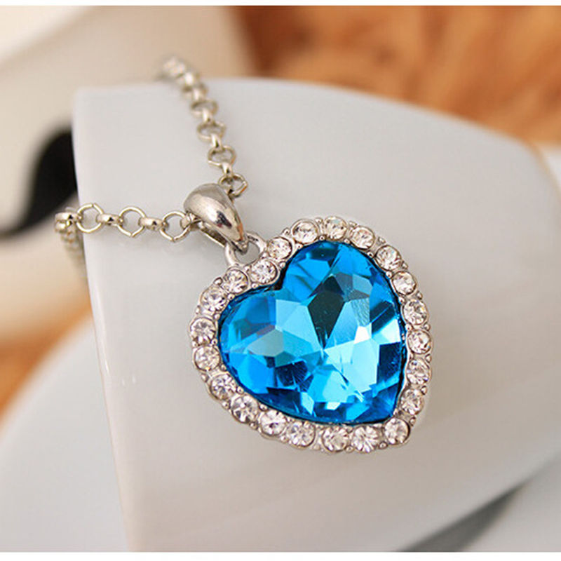 Classic Crystal Heart Rhinestone Pendant Necklace